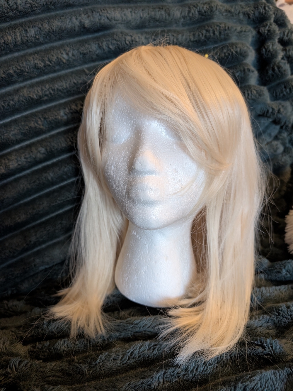 Howl Light Blonde Women's Synthetic Wig with Side-Swept Bangs
